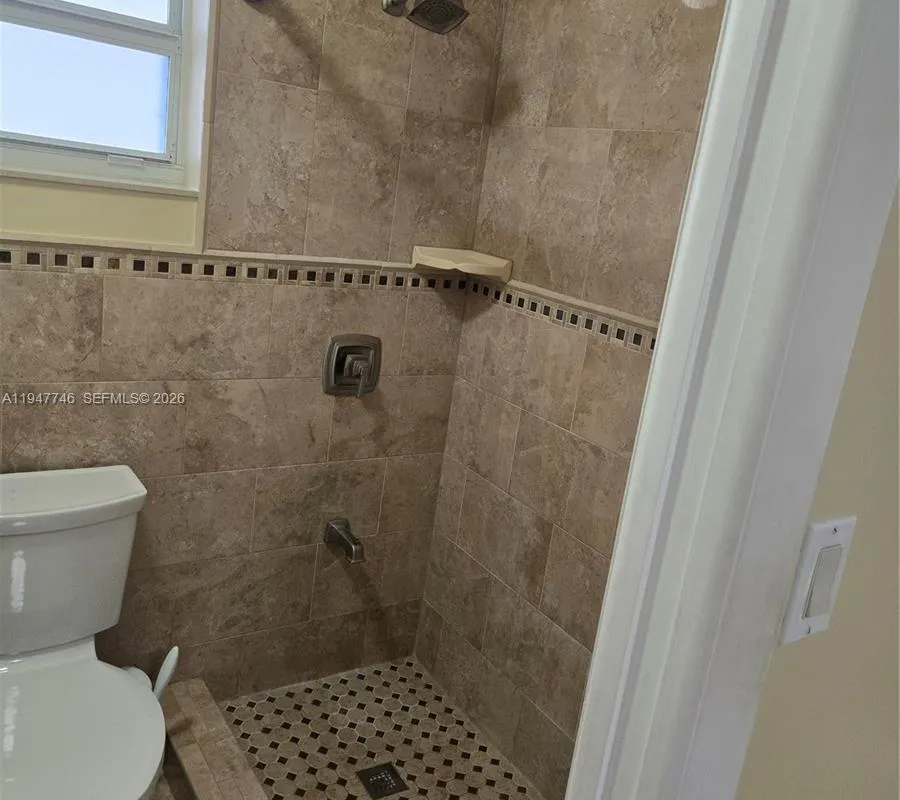 2749 W 73rd Pl, Hialeah FL 33016