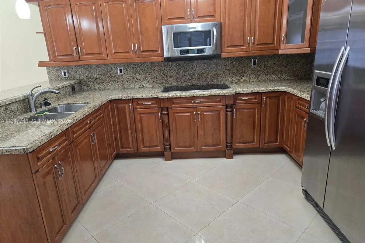 2749 W 73rd Pl, Hialeah FL 33016