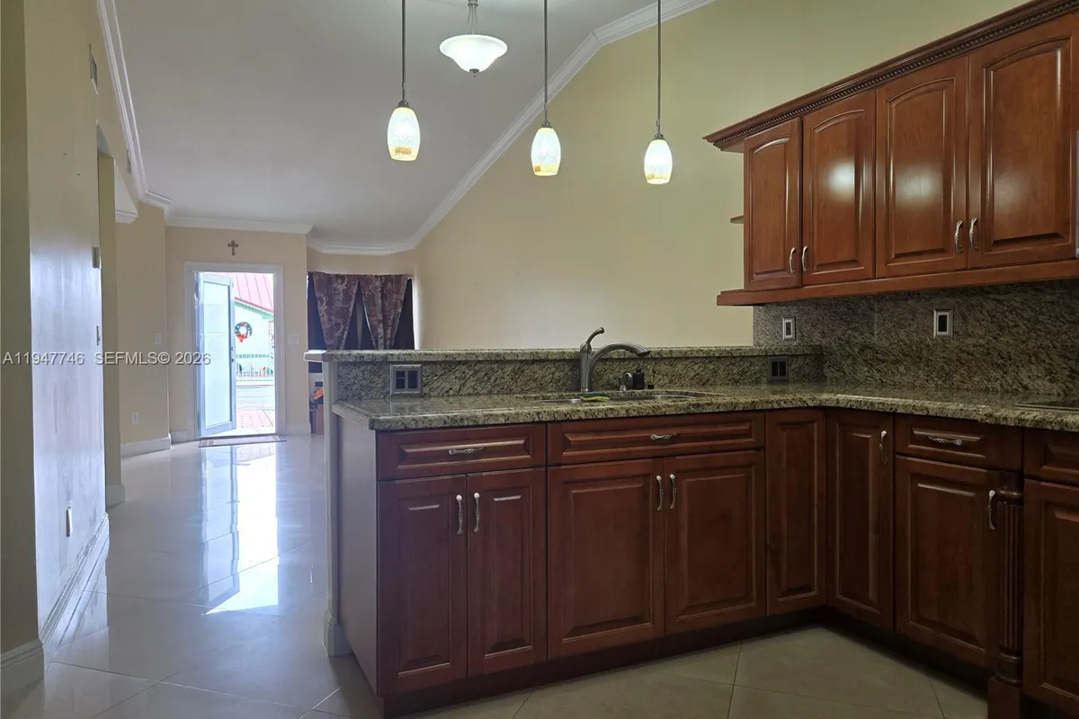 2749 W 73rd Pl, Hialeah FL 33016