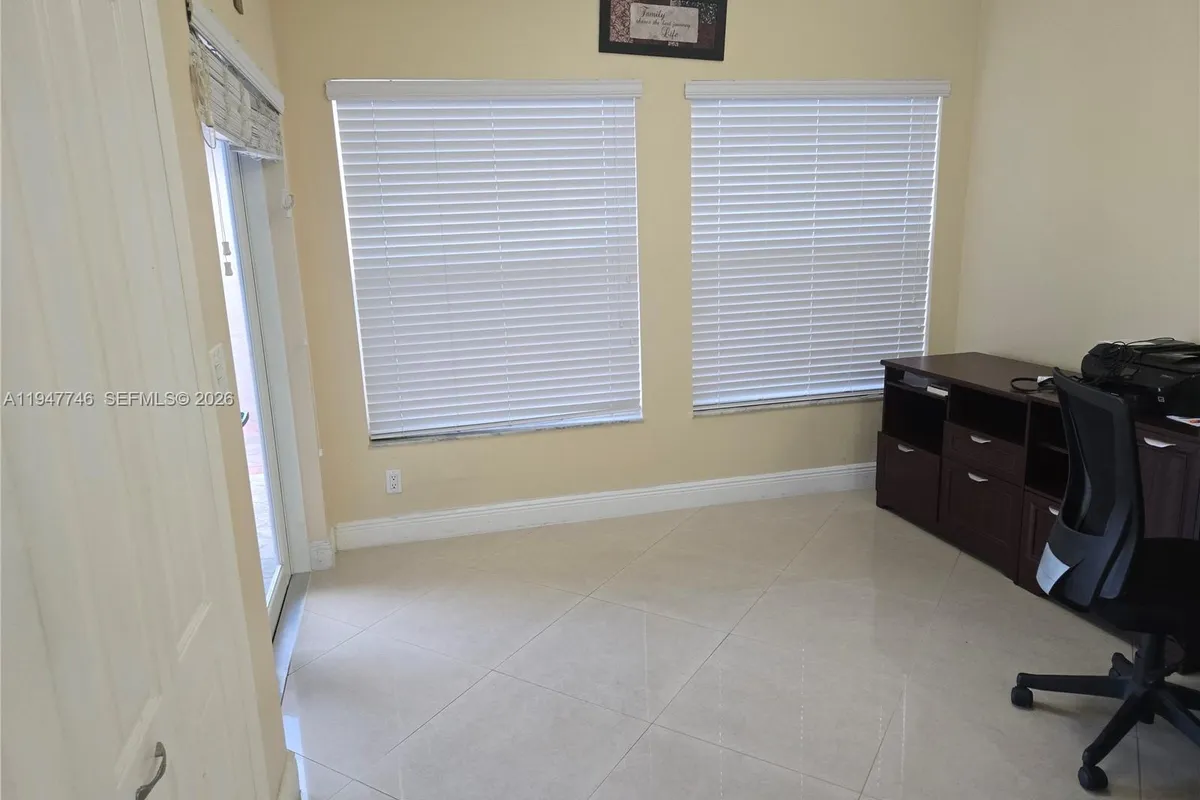 2749 W 73rd Pl, Hialeah FL 33016