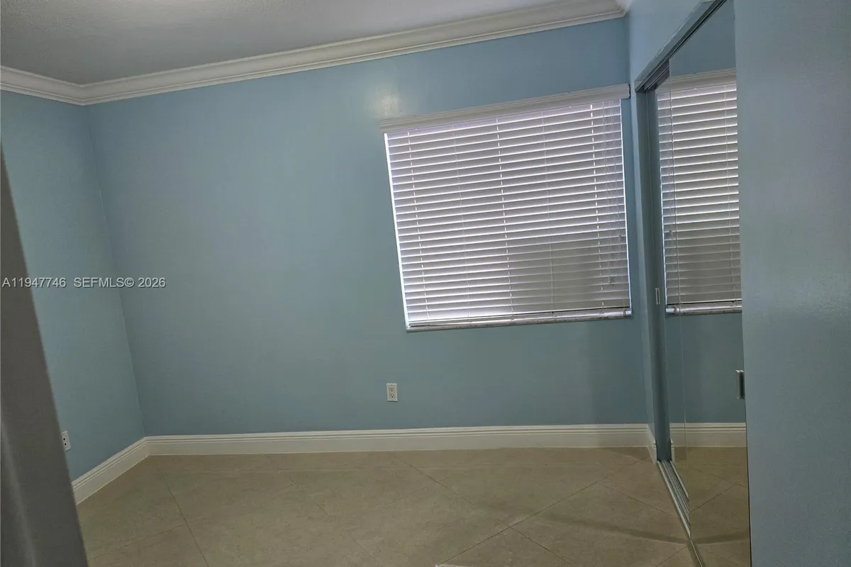 2749 W 73rd Pl, Hialeah FL 33016