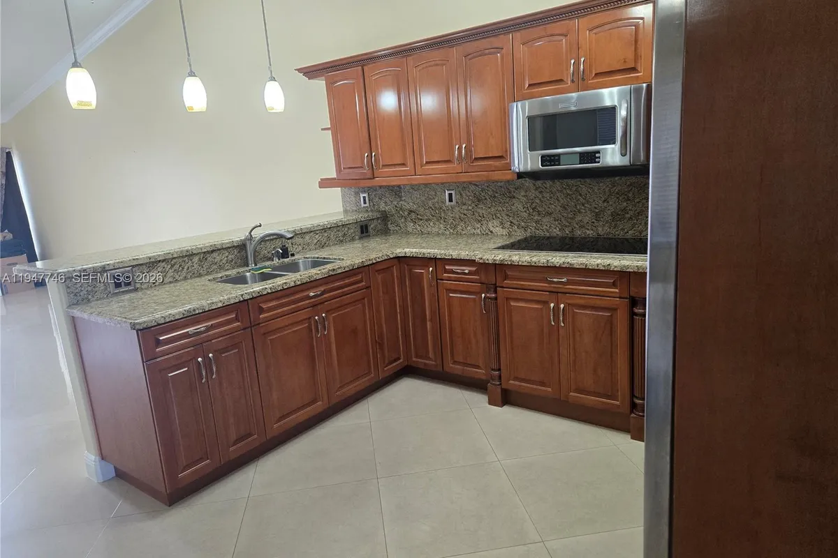 2749 W 73rd Pl, Hialeah FL 33016