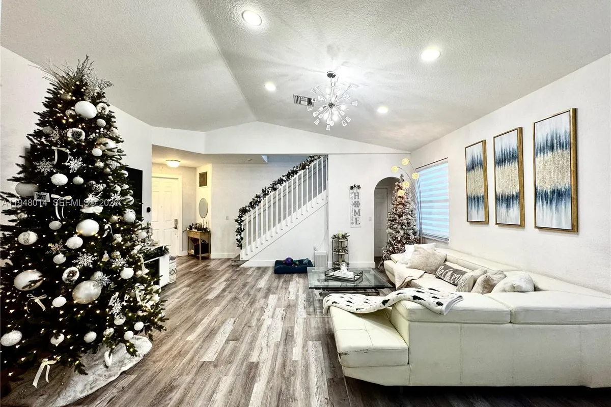 2101 NE 37th Ter, Homestead FL 33033