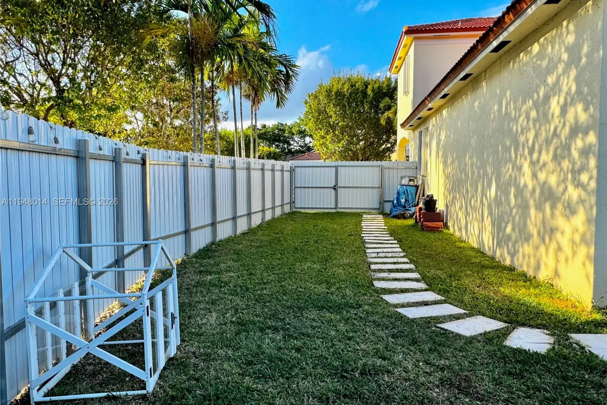 2101 NE 37th Ter, Homestead FL 33033