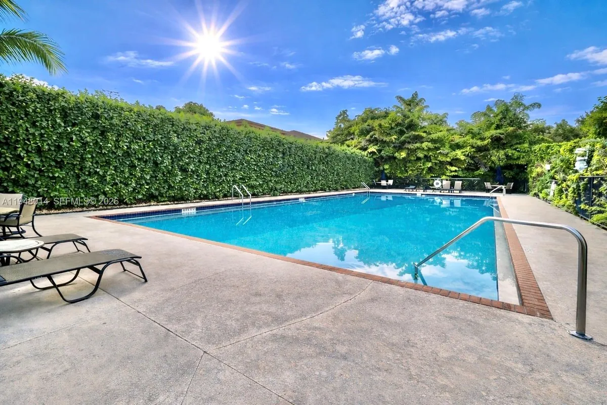 2101 NE 37th Ter, Homestead FL 33033