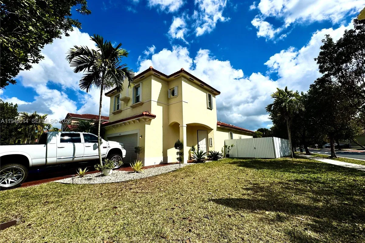2101 NE 37th Ter, Homestead FL 33033