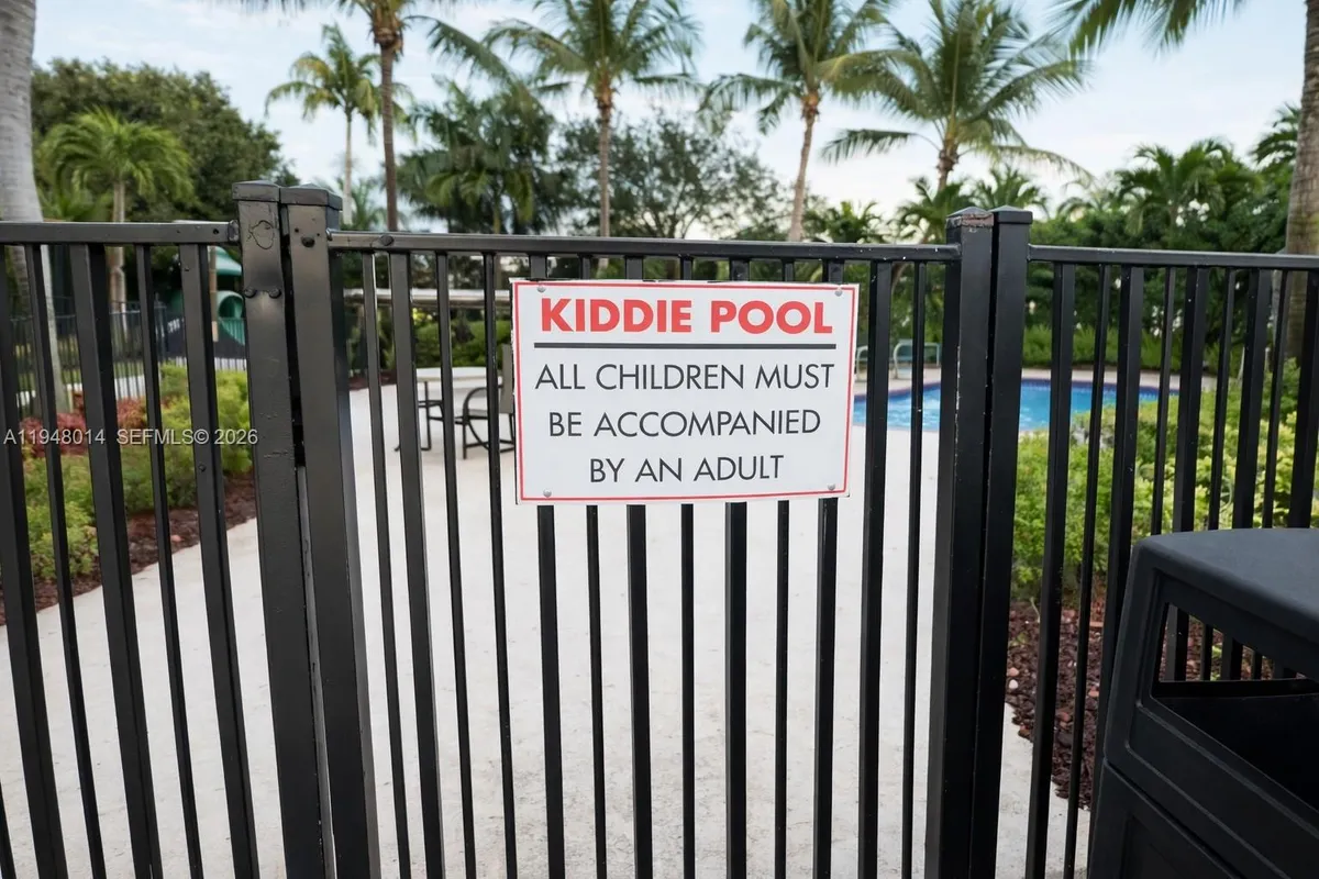 2101 NE 37th Ter, Homestead FL 33033