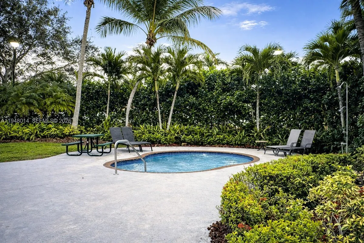 2101 NE 37th Ter, Homestead FL 33033