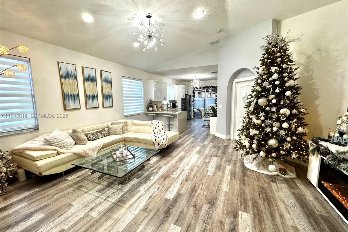 2101 NE 37th Ter, Homestead FL 33033