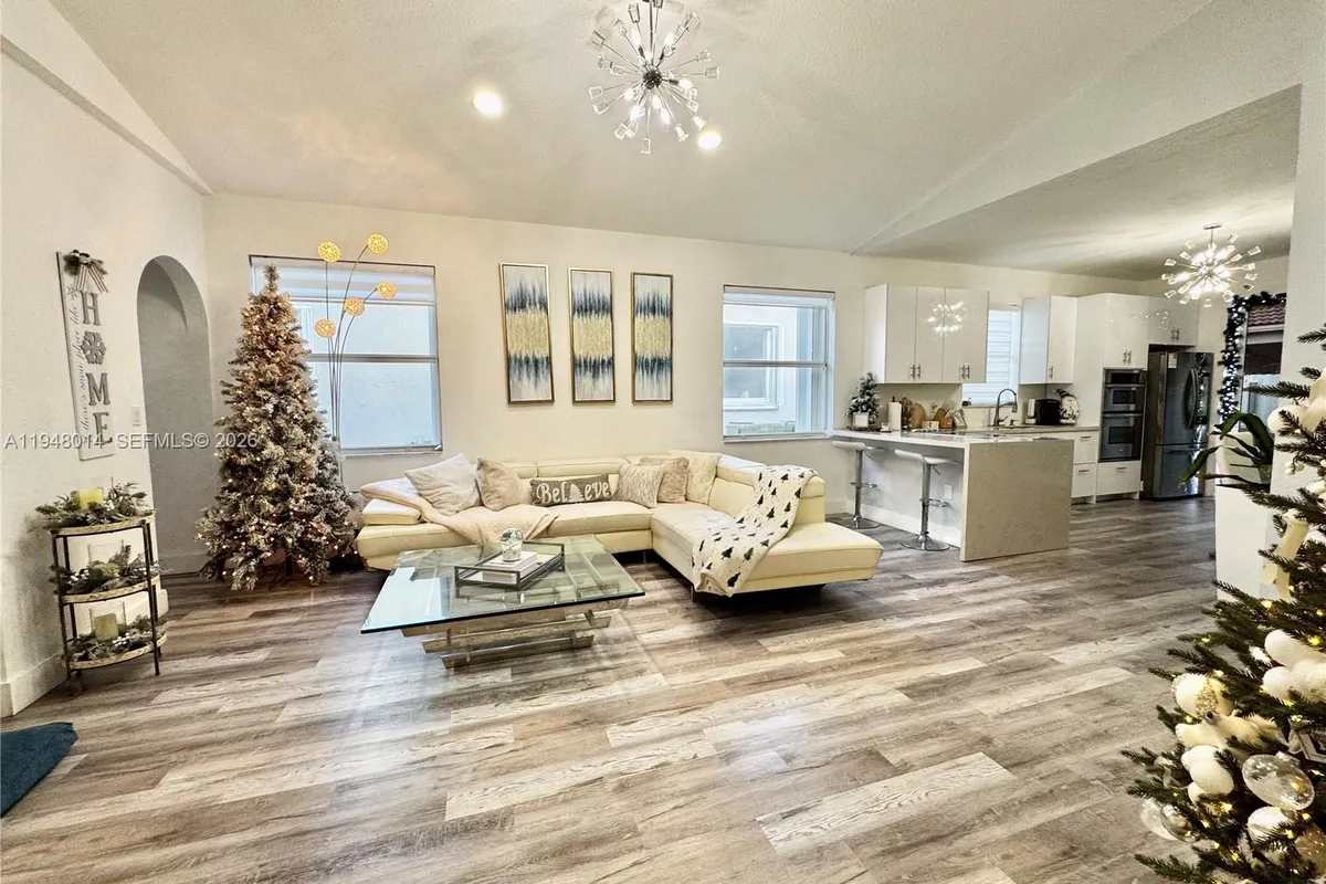 2101 NE 37th Ter, Homestead FL 33033