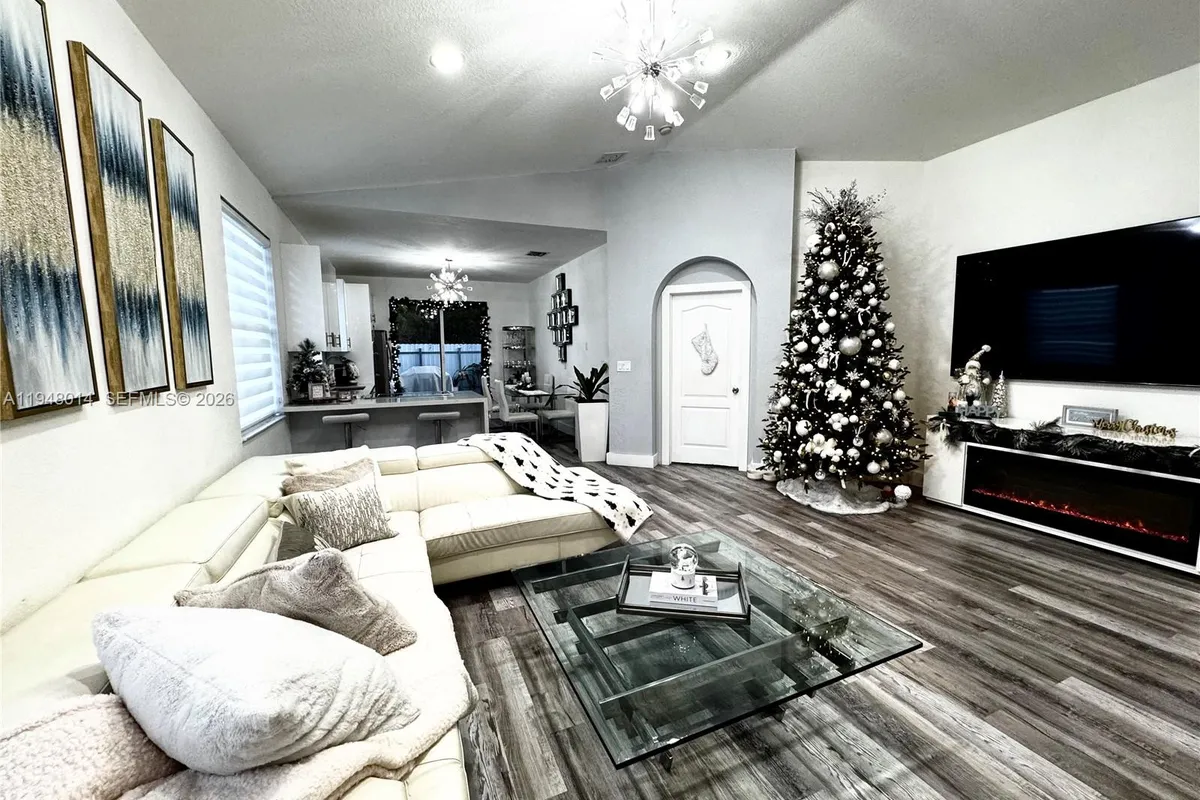 2101 NE 37th Ter, Homestead FL 33033