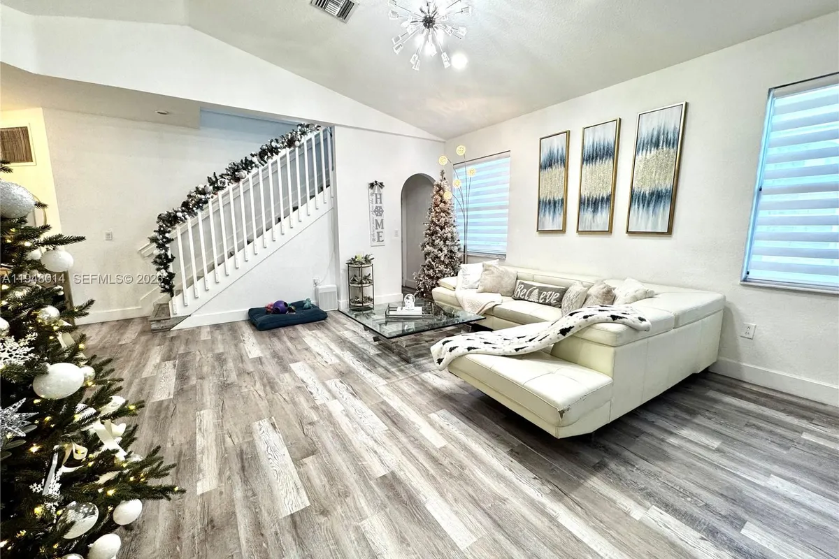 2101 NE 37th Ter, Homestead FL 33033