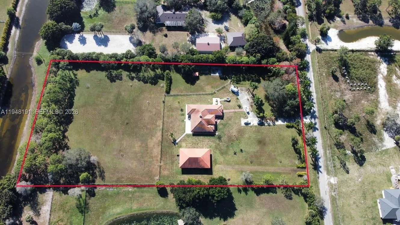 2564 Deer Run Trl, Loxahatchee FL 33470