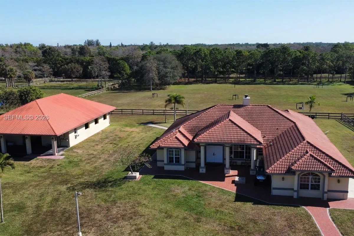 2564 Deer Run Trl, Loxahatchee FL 33470