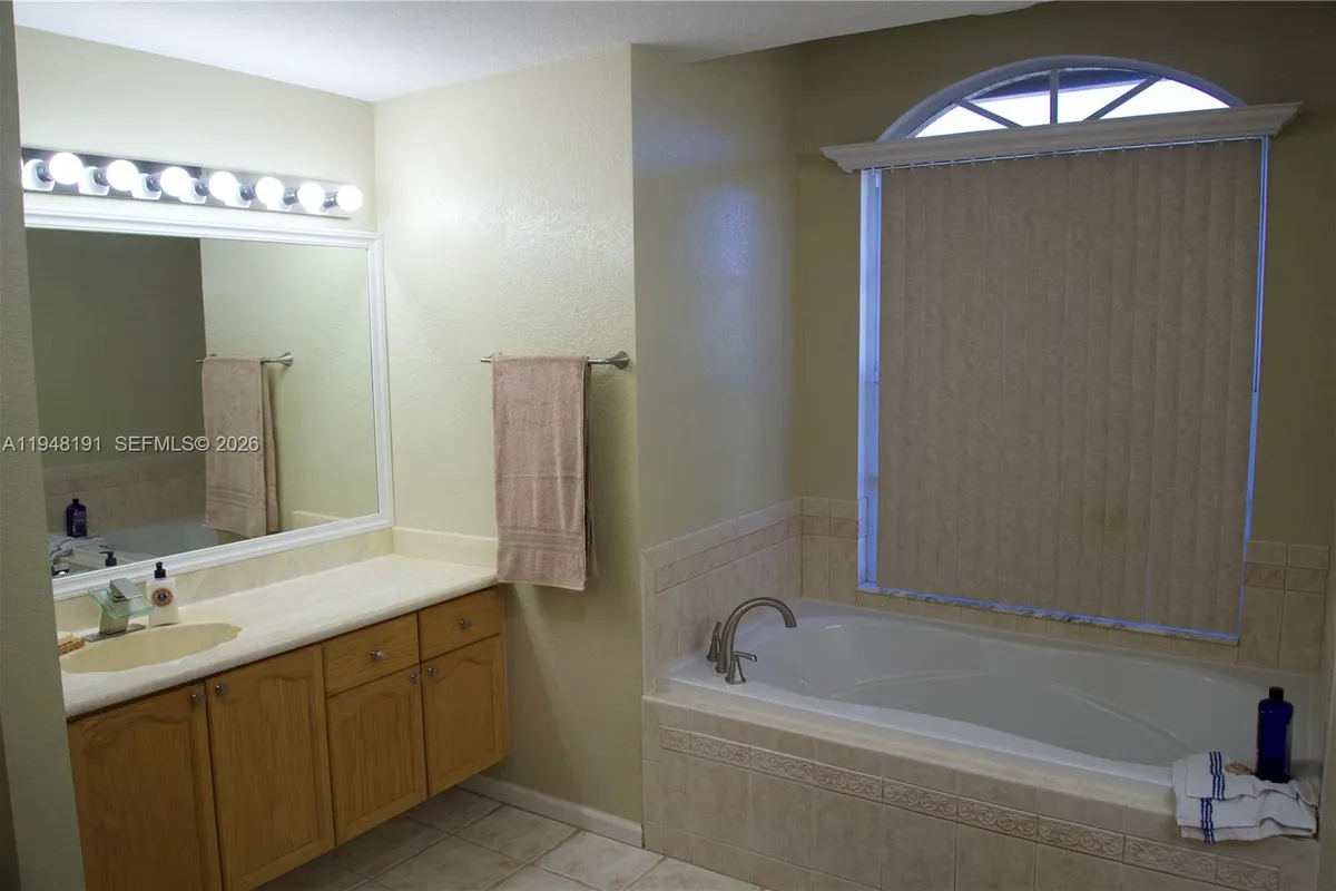 2564 Deer Run Trl, Loxahatchee FL 33470