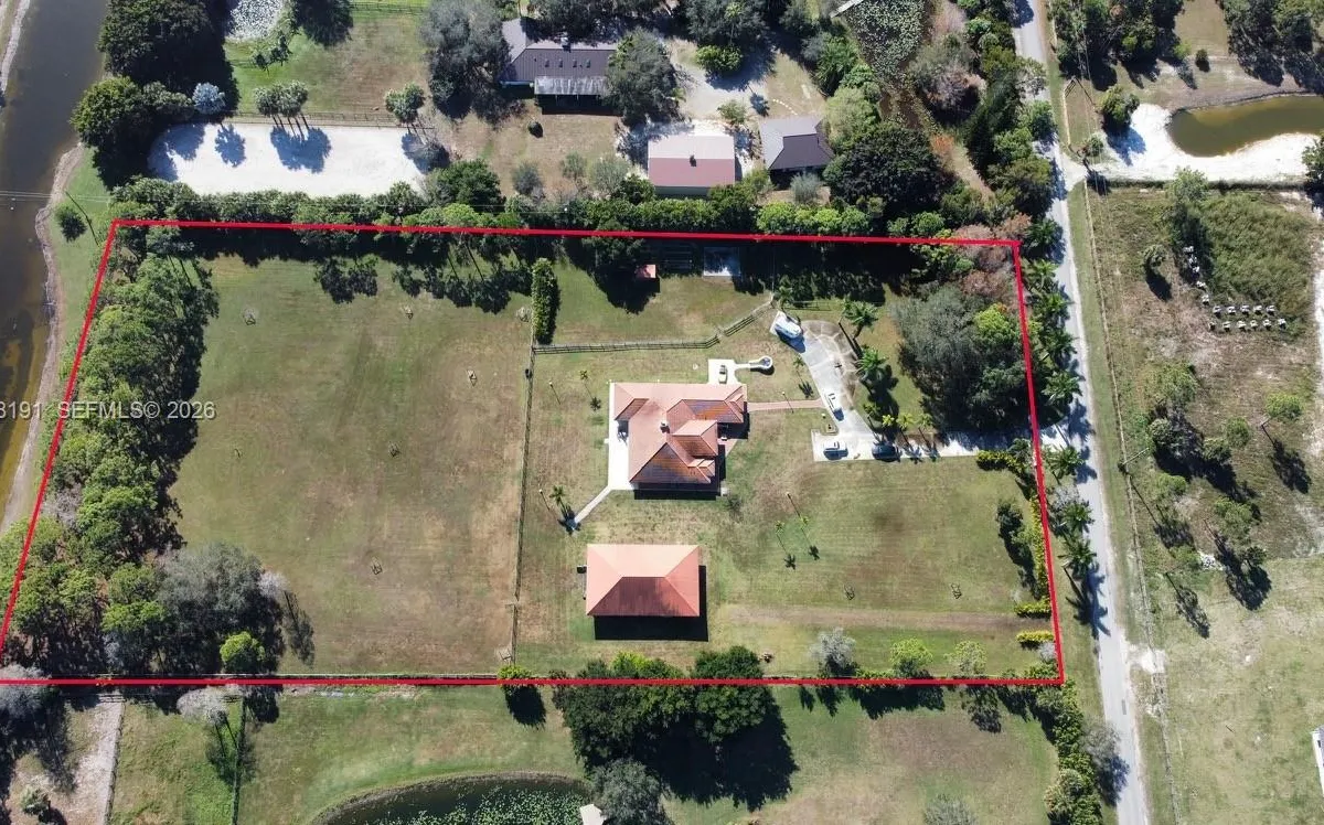 2564 Deer Run Trl, Loxahatchee FL 33470