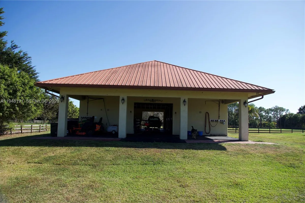 2564 Deer Run Trl, Loxahatchee FL 33470