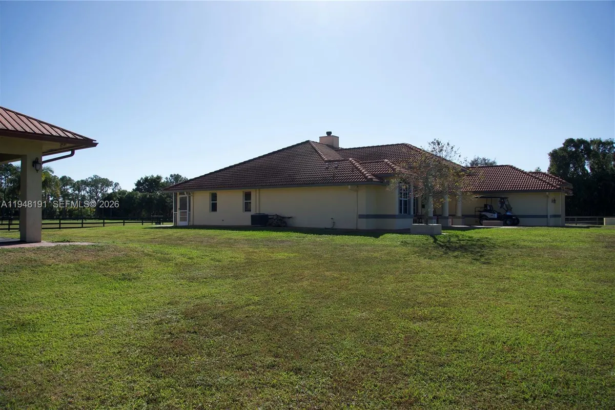 2564 Deer Run Trl, Loxahatchee FL 33470