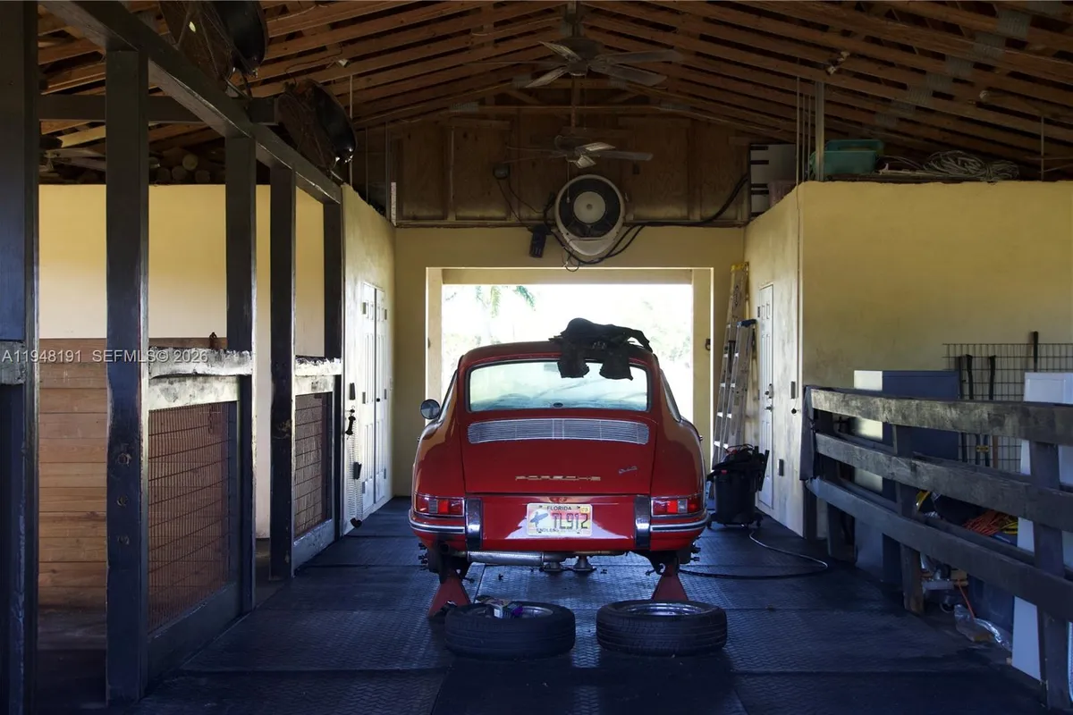 2564 Deer Run Trl, Loxahatchee FL 33470