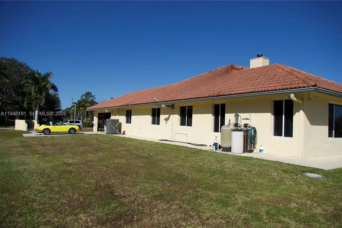 2564 Deer Run Trl, Loxahatchee FL 33470