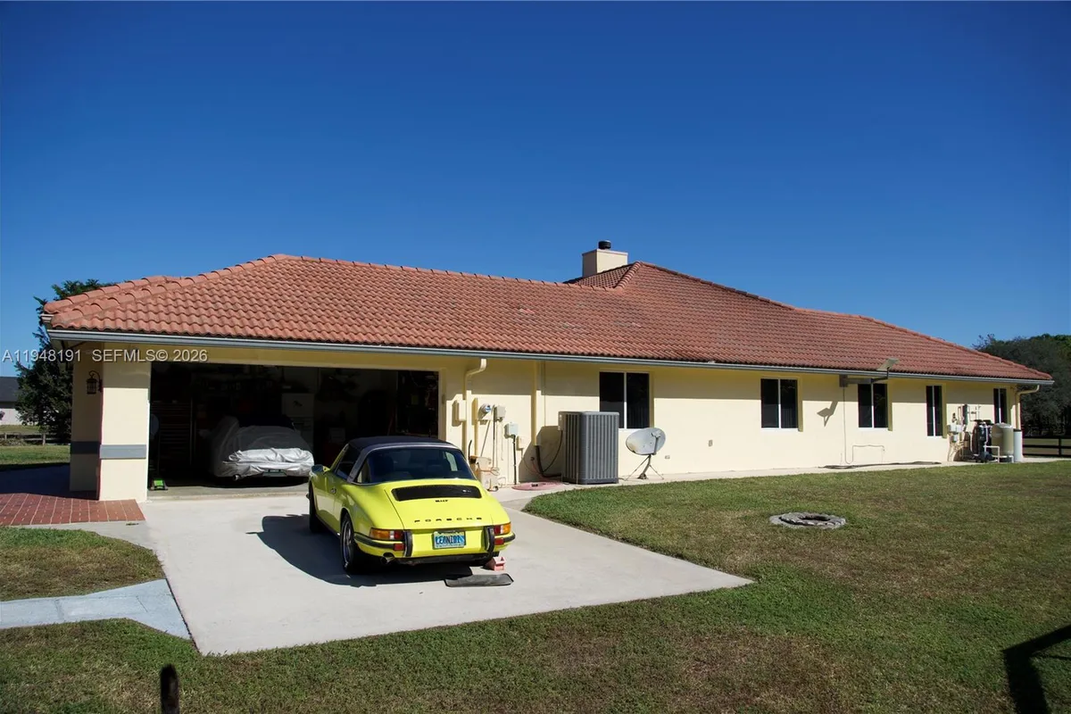 2564 Deer Run Trl, Loxahatchee FL 33470