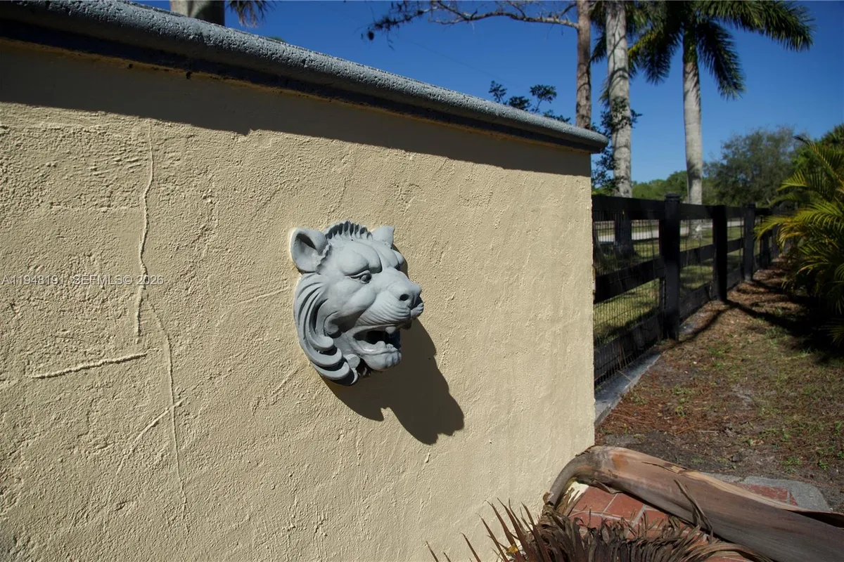 2564 Deer Run Trl, Loxahatchee FL 33470