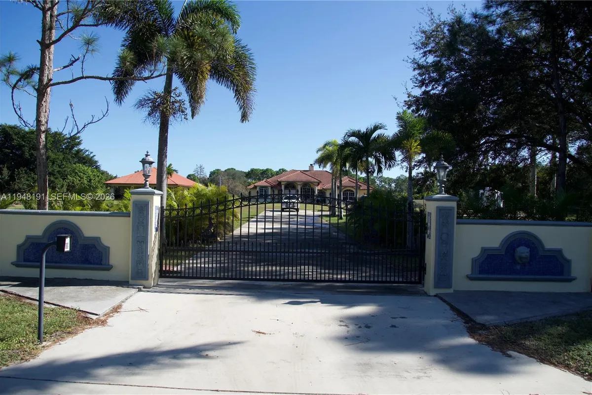 2564 Deer Run Trl, Loxahatchee FL 33470