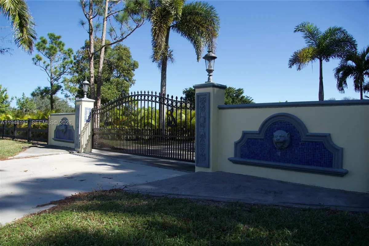 2564 Deer Run Trl, Loxahatchee FL 33470