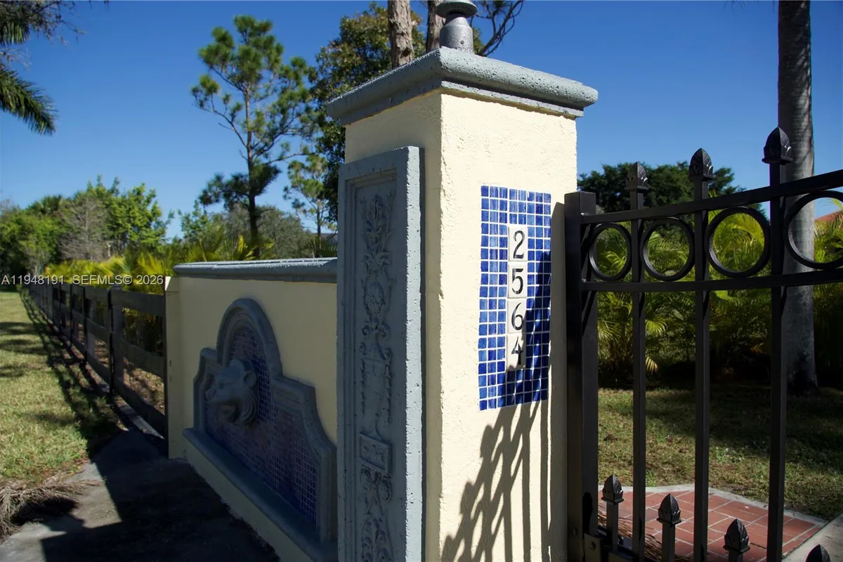 2564 Deer Run Trl, Loxahatchee FL 33470