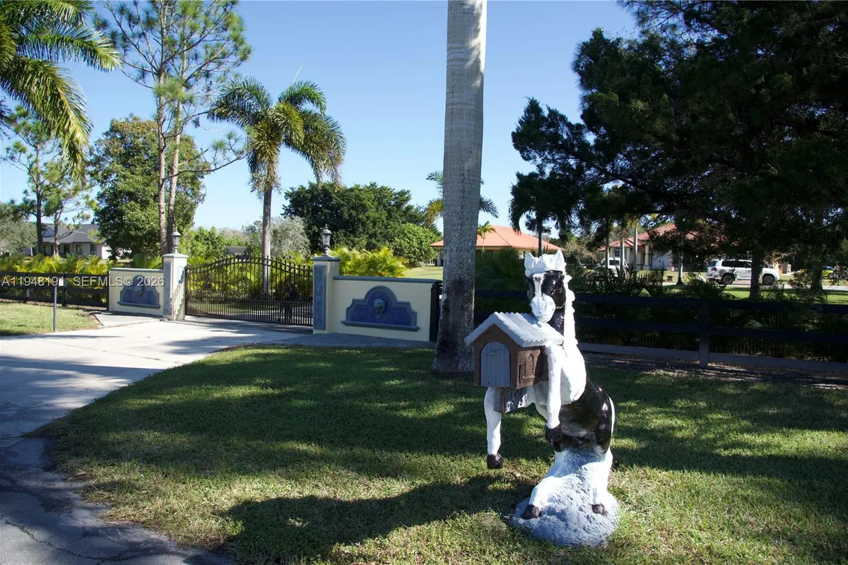 2564 Deer Run Trl, Loxahatchee FL 33470