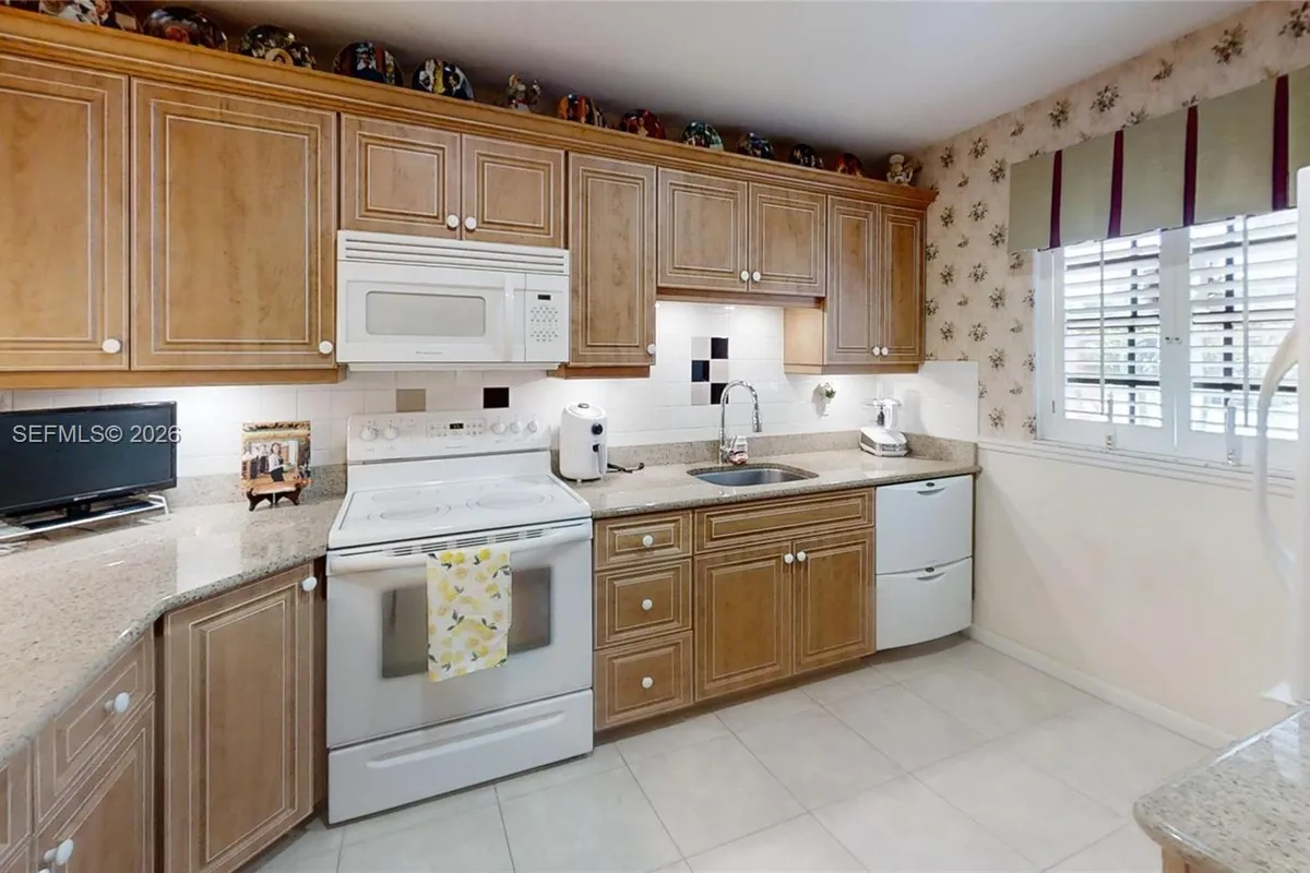 1527 Edgewater Circle, Fort Myers FL 33919