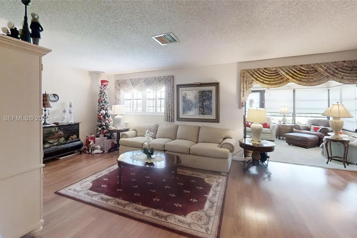 1527 Edgewater Circle, Fort Myers FL 33919