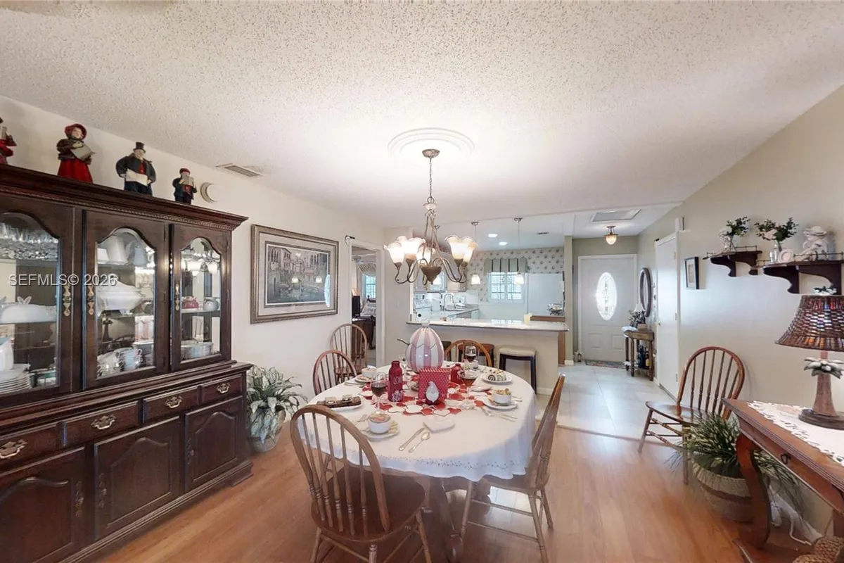 1527 Edgewater Circle, Fort Myers FL 33919