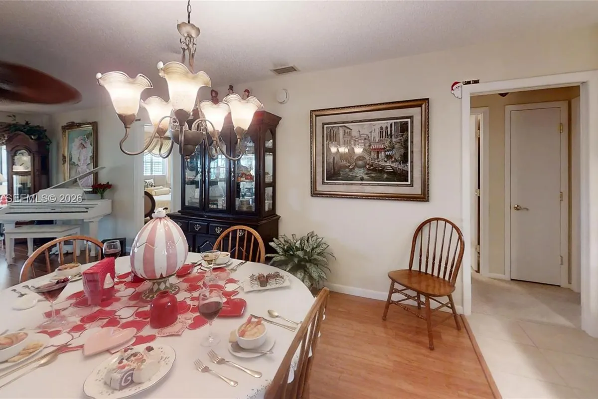 1527 Edgewater Circle, Fort Myers FL 33919