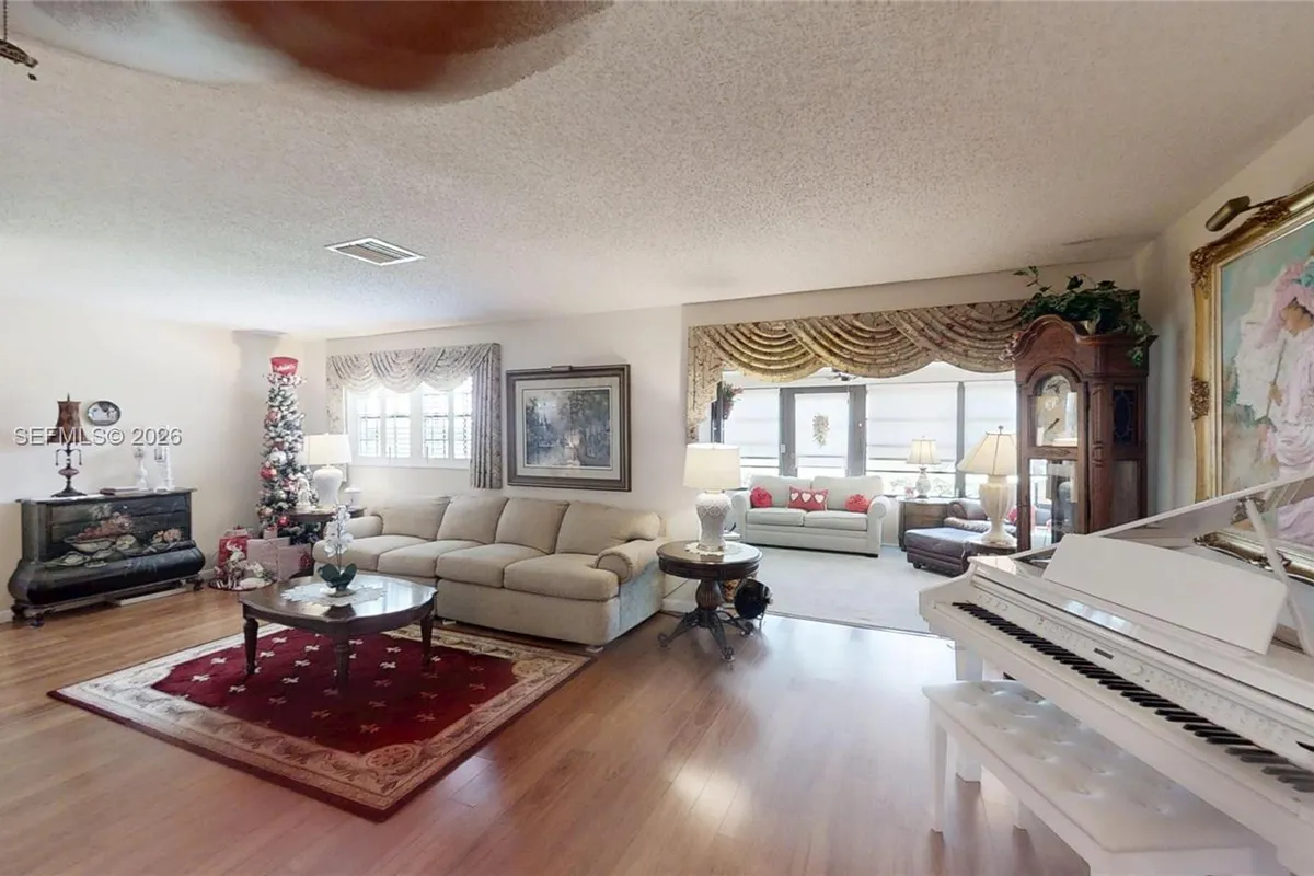 1527 Edgewater Circle, Fort Myers FL 33919