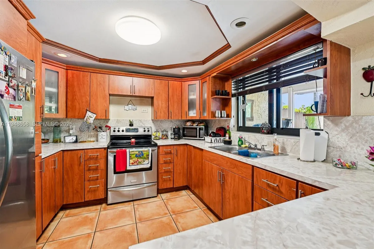 10365 SW 11th Ter # 9B, Miami FL 33174