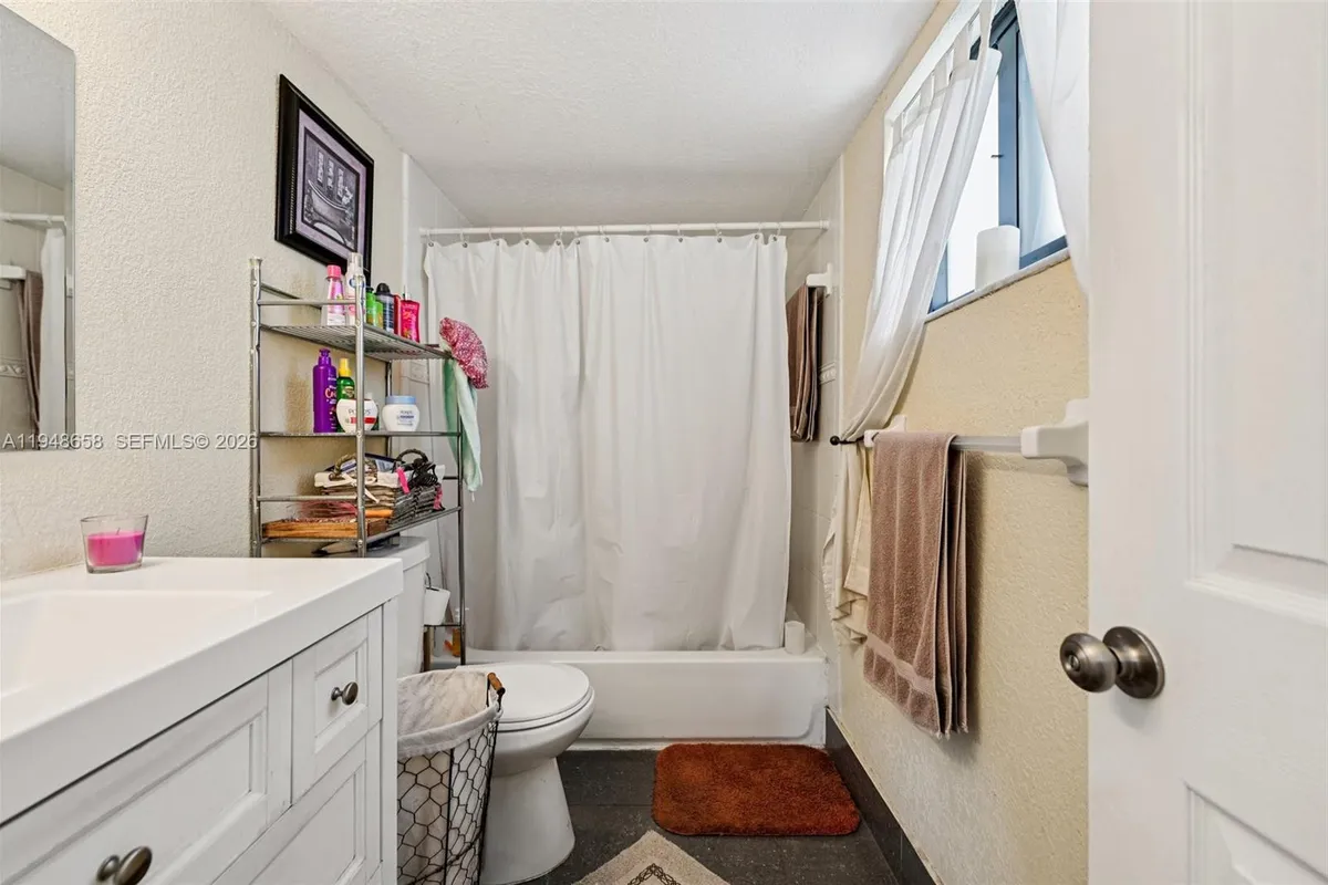 10365 SW 11th Ter # 9B, Miami FL 33174