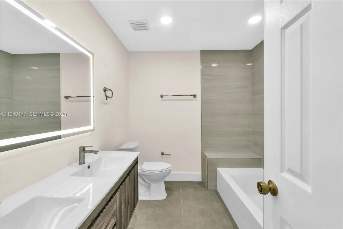 8419 NW 55th Ct, Coral Springs FL 33067