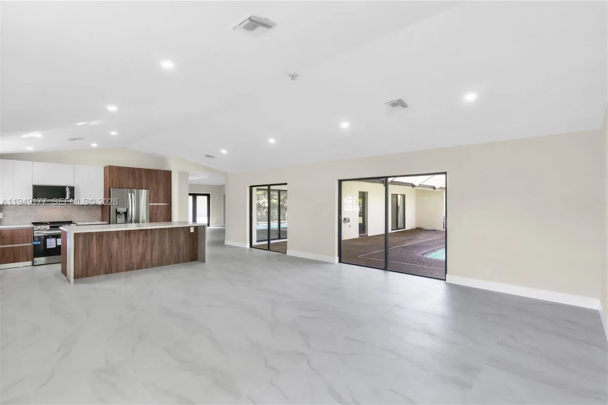 8419 NW 55th Ct, Coral Springs FL 33067