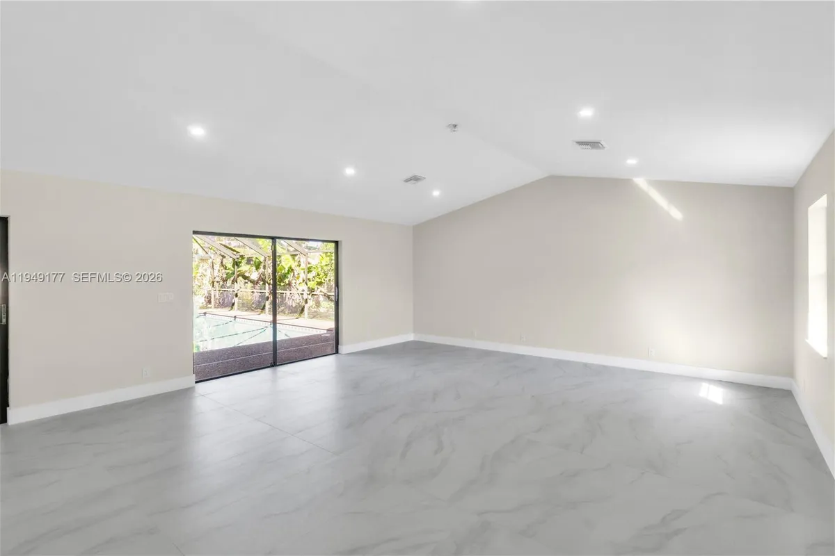 8419 NW 55th Ct, Coral Springs FL 33067