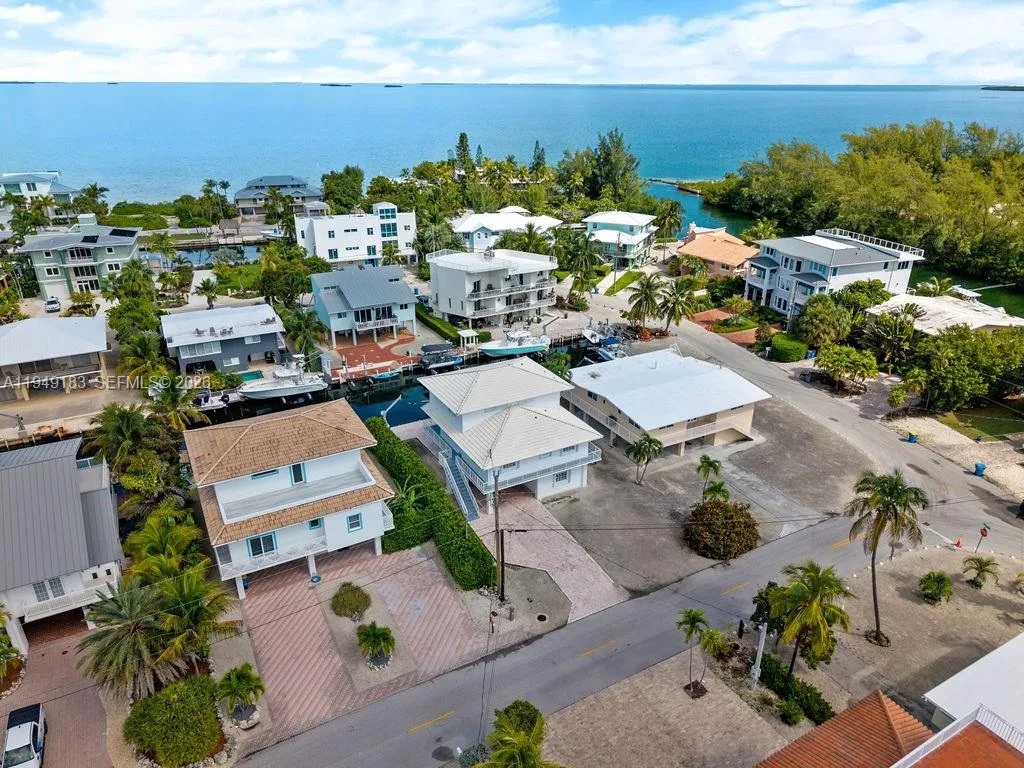 106 Lisbon Ct, Islamorada FL 33036