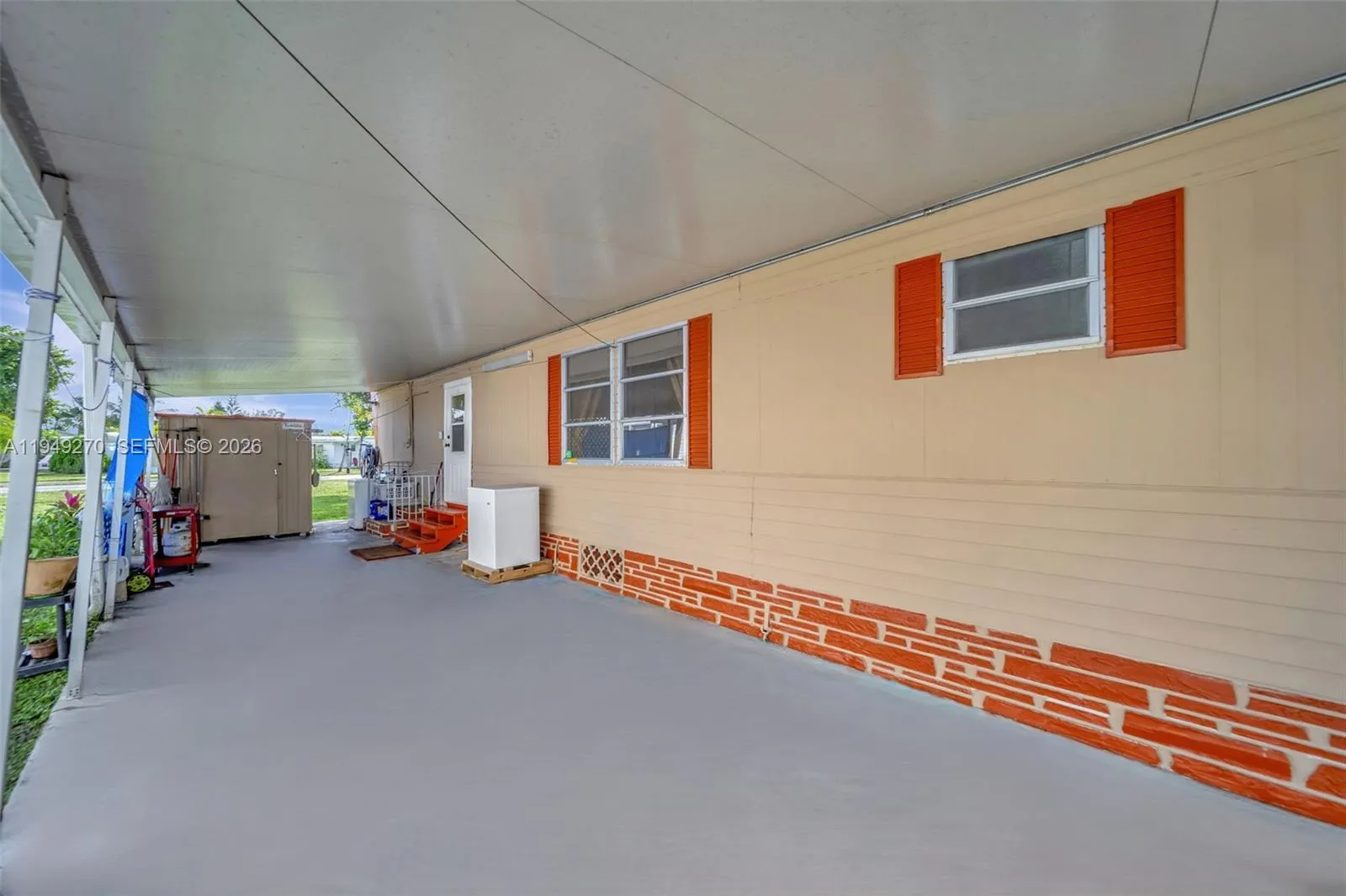 5208 SW 34th st, Davie FL 33314