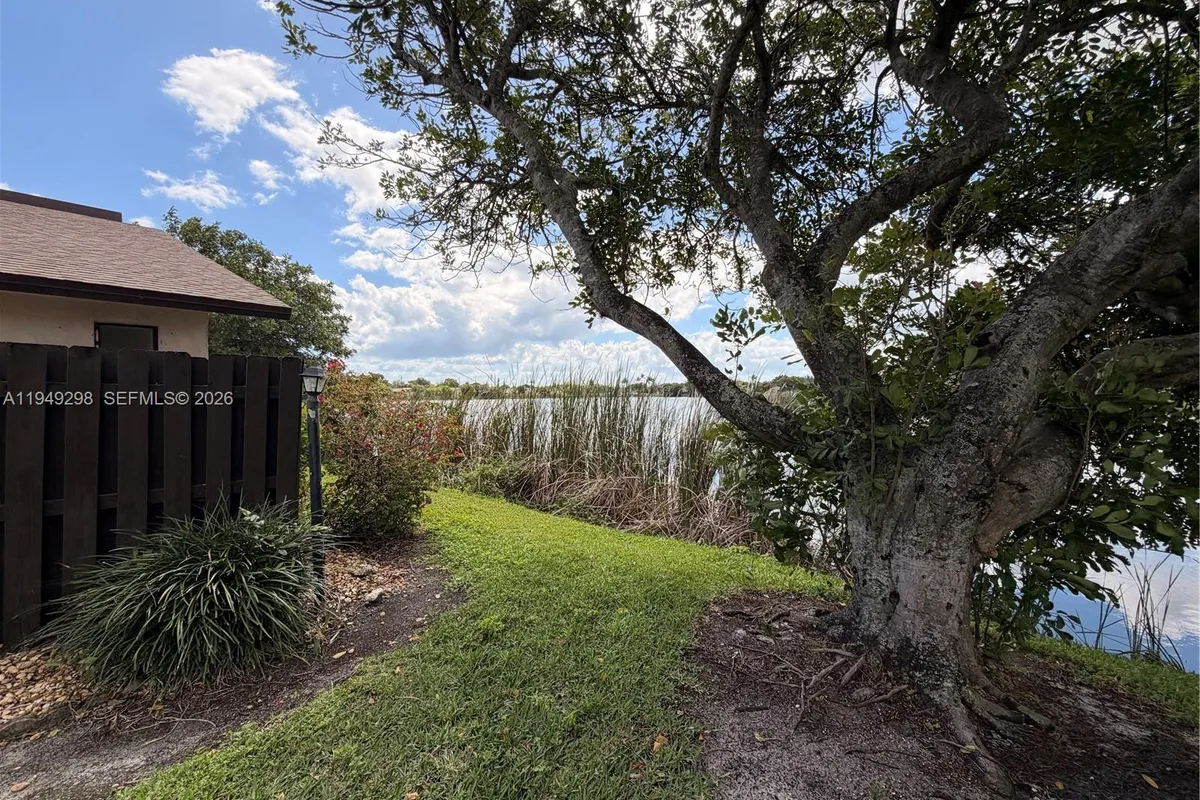 1802 Waterview Cir # 1802, Palm Springs FL 33461