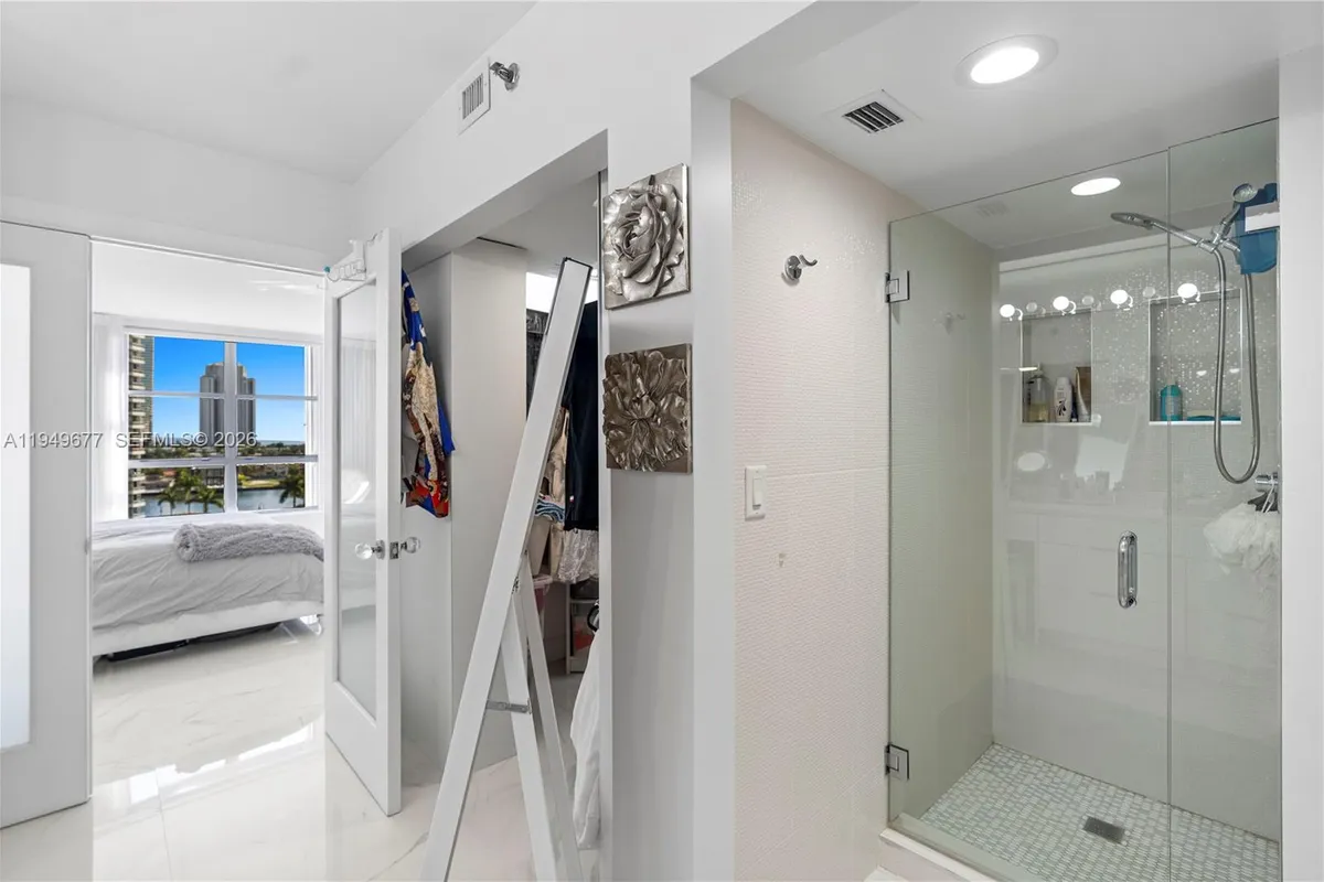 3600 Mystic Pointe Dr # 1017, Aventura FL 33180