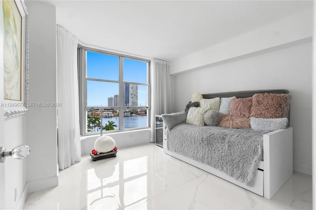 3600 Mystic Pointe Dr # 1017, Aventura FL 33180