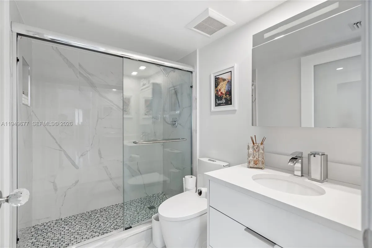 3600 Mystic Pointe Dr # 1017, Aventura FL 33180