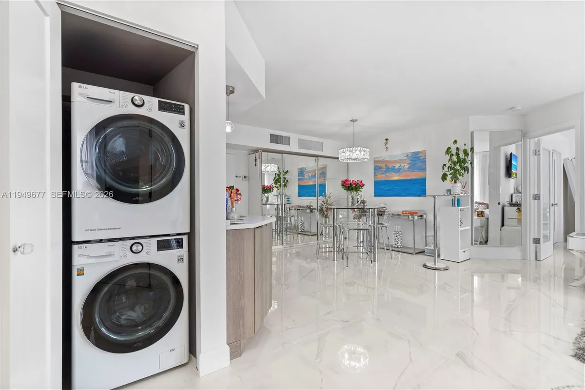 3600 Mystic Pointe Dr # 1017, Aventura FL 33180