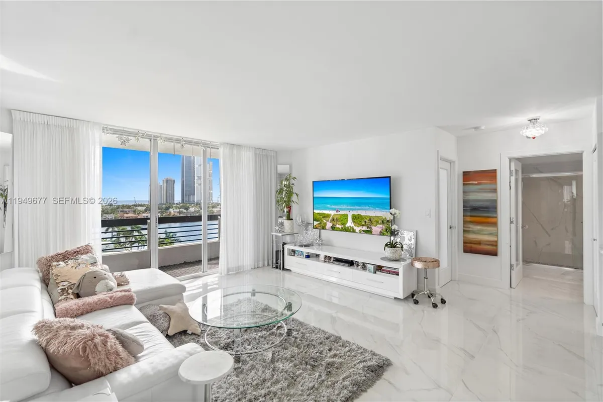 3600 Mystic Pointe Dr # 1017, Aventura FL 33180