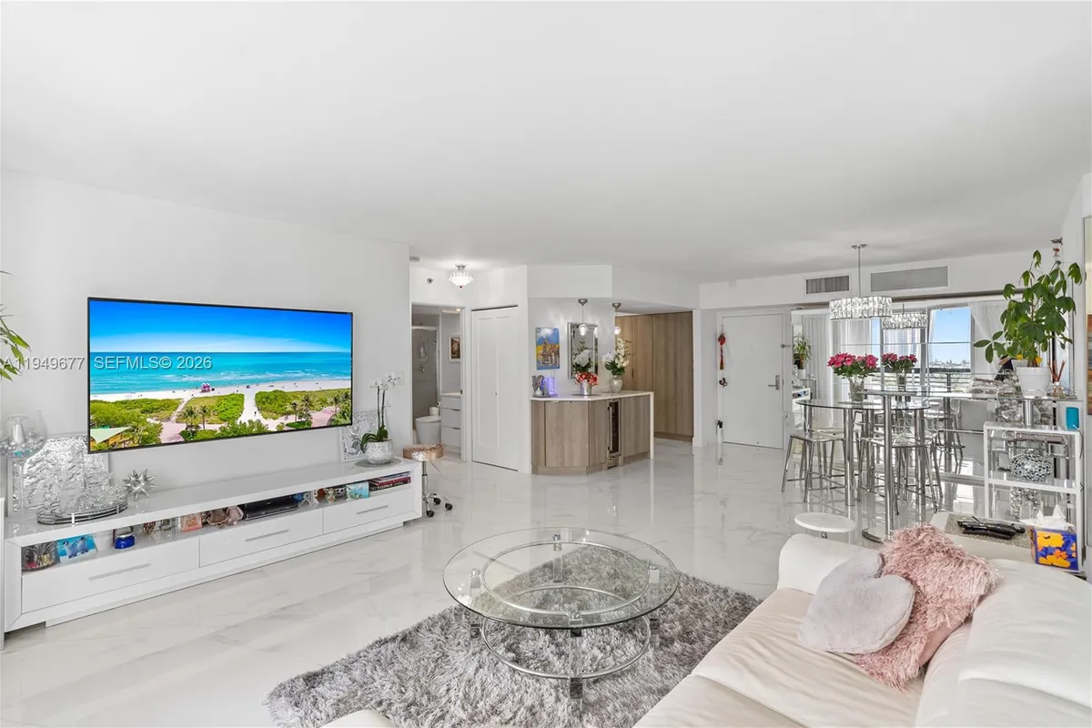 3600 Mystic Pointe Dr # 1017, Aventura FL 33180