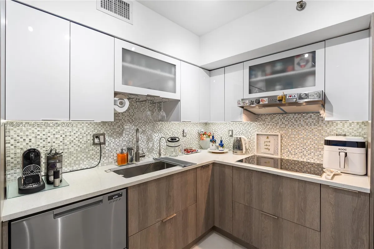 3600 Mystic Pointe Dr # 1017, Aventura FL 33180